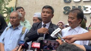 roy suryo cs tantang jokowi untuk mengungkap sosok orang besar di balik polemik ijazah palsu