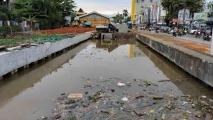 Bagian revitalisasi Sungai Veteran di belakang Kelenteng Soetji Nurani.