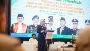 Wali Kota Banjarbaru , Hj. Erna Lisa Halaby ketika memaparkan materi terkait visi misi Banjarbaru Emas